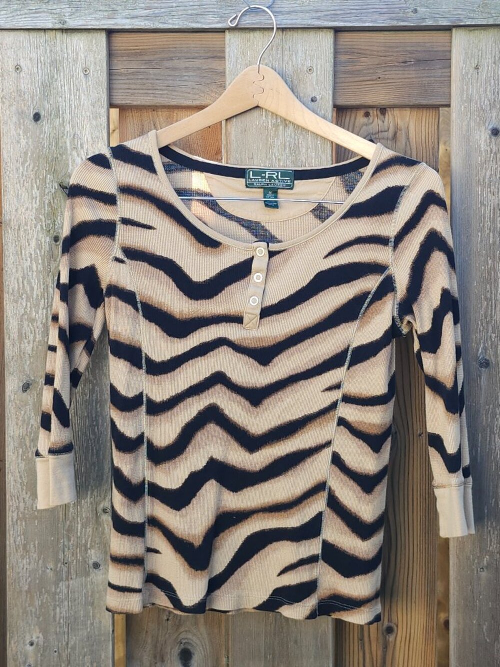 L-RL Lauren Active Ralph Lauren Knit Top M Snap Front 3/4 Sleeve Tiger Print